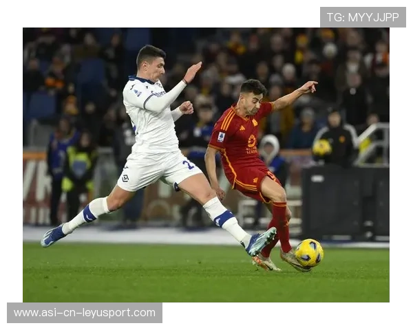 怎能不爱！实拍40岁魔笛疯狂回追破坏罗马反击，米兰球迷集体鼓掌