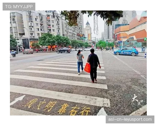 在右路走廊翻江倒海:边锋形容,道路靠右走 在右路走廊翻江倒海:边锋形容,道路靠右走